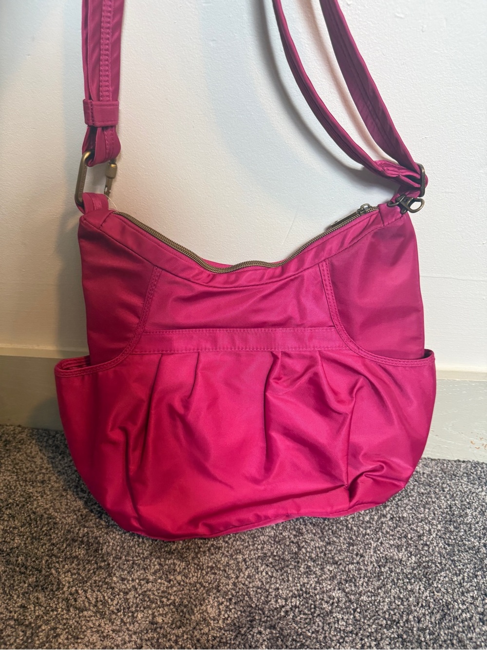 Travelon Anti-Theft Classic Crossbody Hobo Bag Pink Fuchsia NWT - Picture 5 of 9